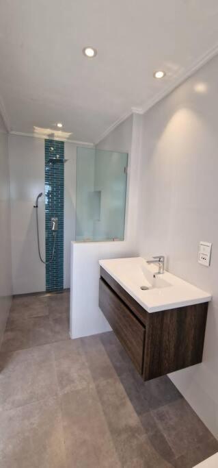 Paradise Heights Luxury Apartments & Villa โบวาลง ภายนอก รูปภาพ